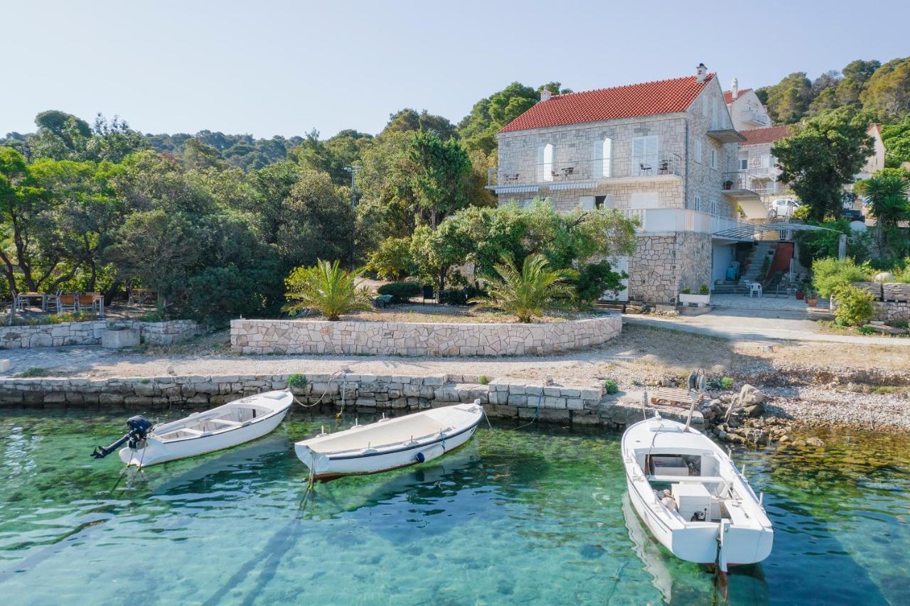 Guesthouse Sanela Pomena Exterior photo