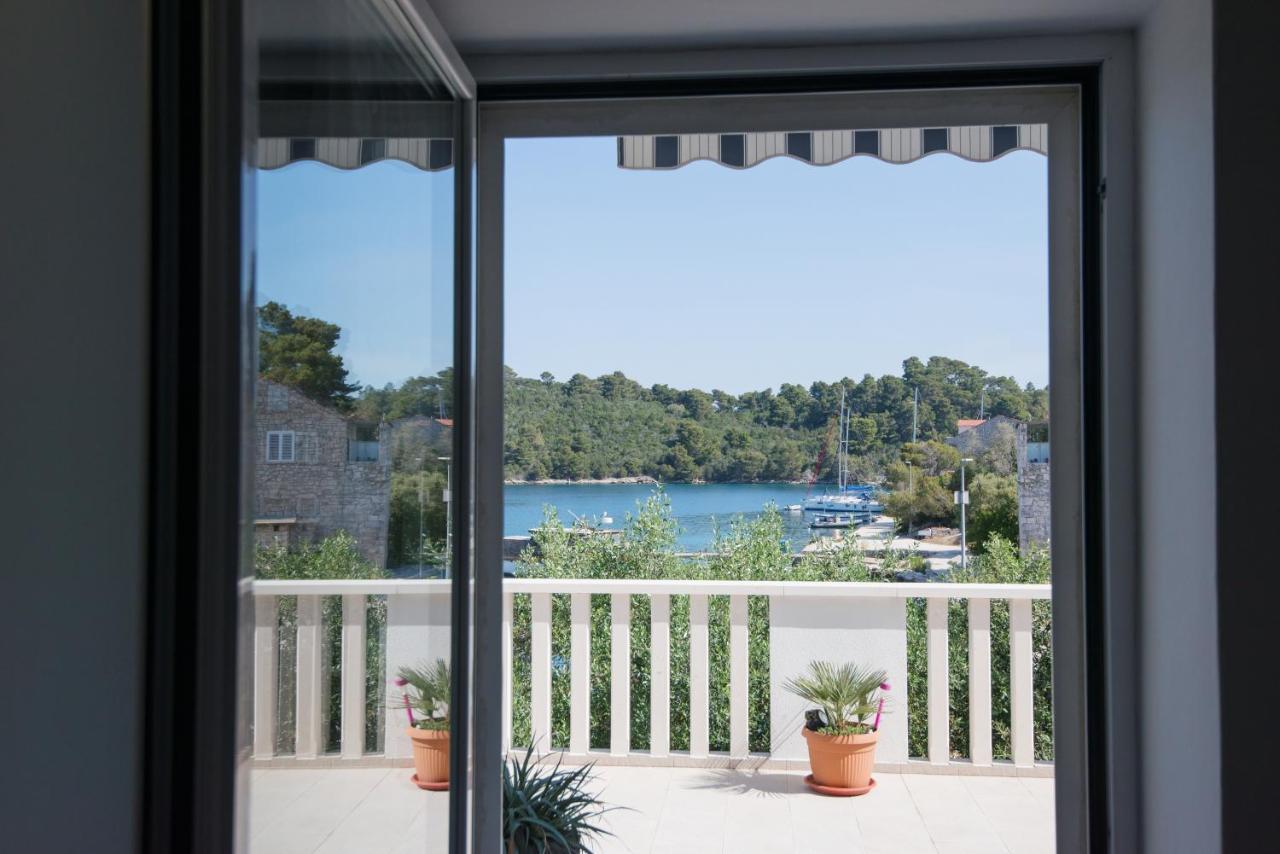 Guesthouse Sanela Pomena Exterior photo