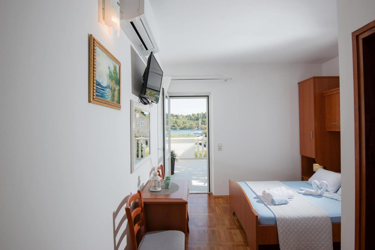 Guesthouse Sanela Pomena Exterior photo